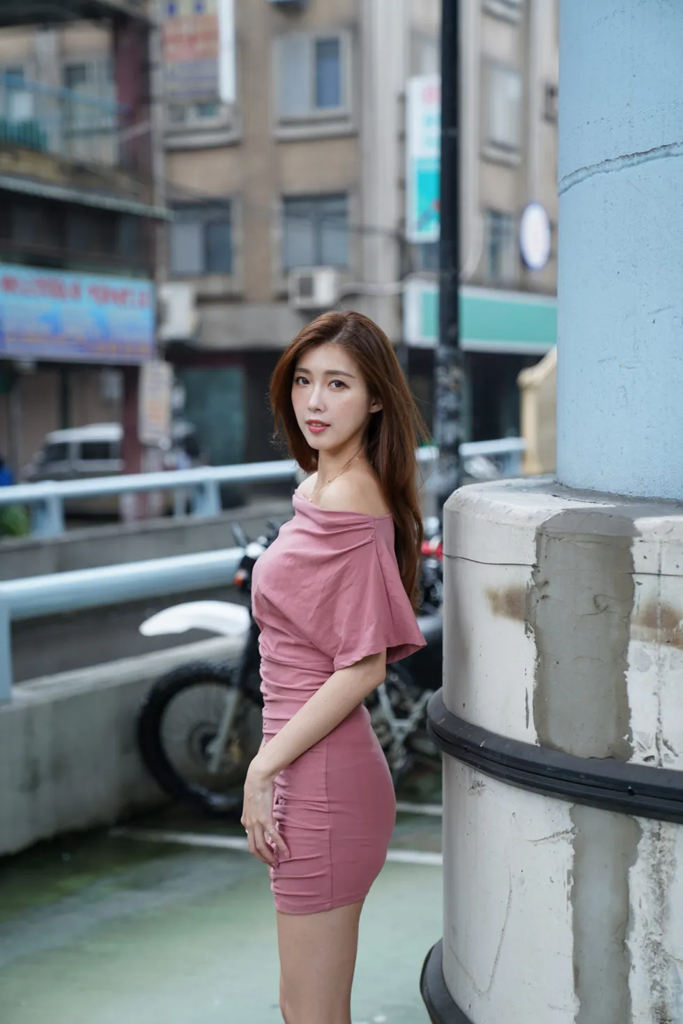 [Mzsock] NO.130 Liao Tingqi, off-shoulder dress and short skirt, cool and beautiful legs street photography#[100P]-5