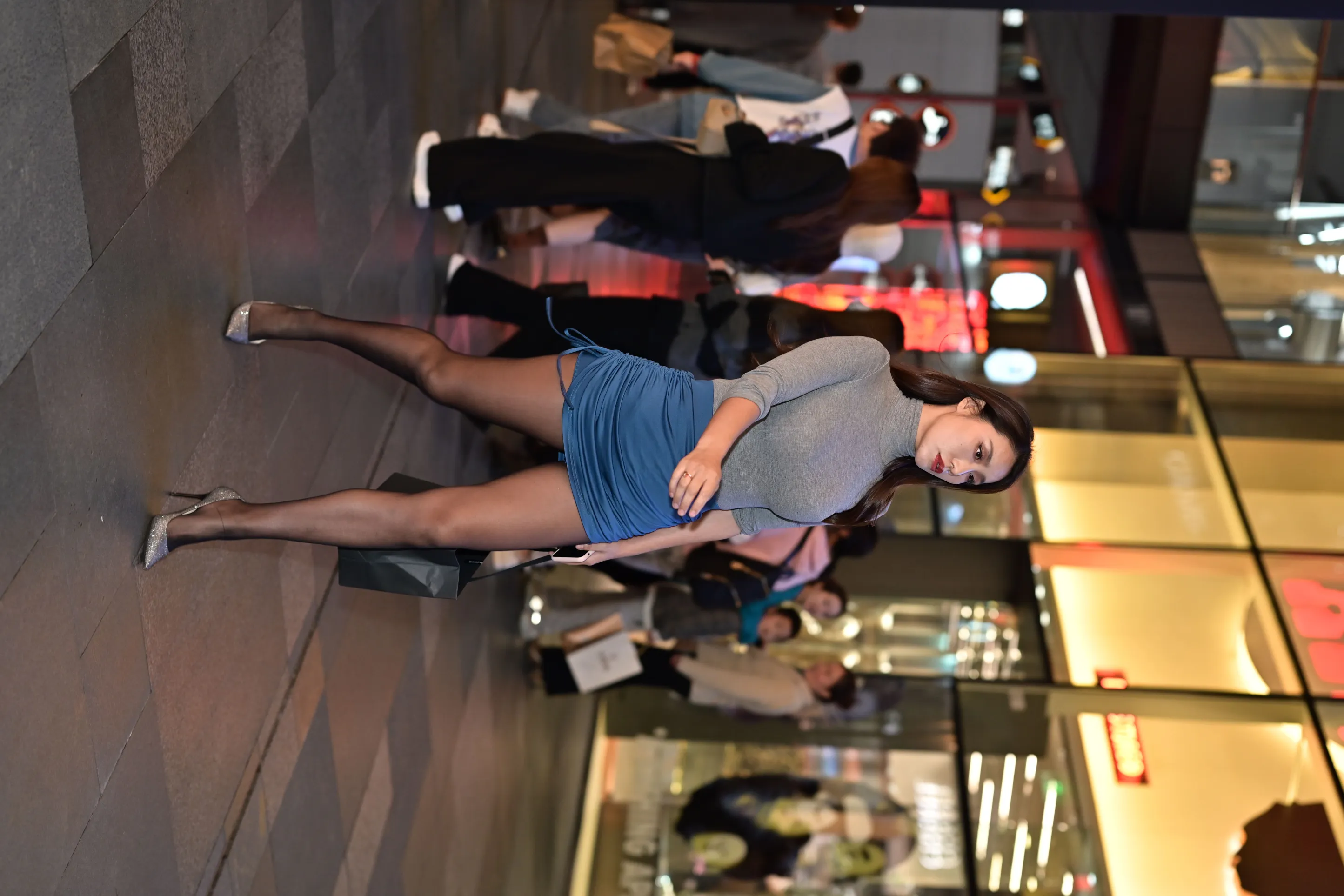 [Mzsock] NO.157 Beauty in blue hip skirt and black stockings street photography#[105P]-102